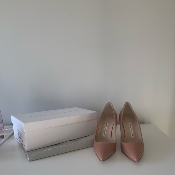 Manolo Blahnik BB 90 Leather Pumps - Picture 2 of 14